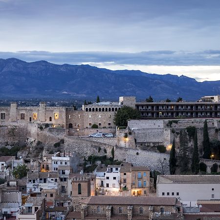 Parador De Tortosa Bagian luar foto