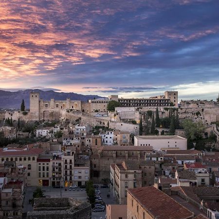 Parador De Tortosa Bagian luar foto