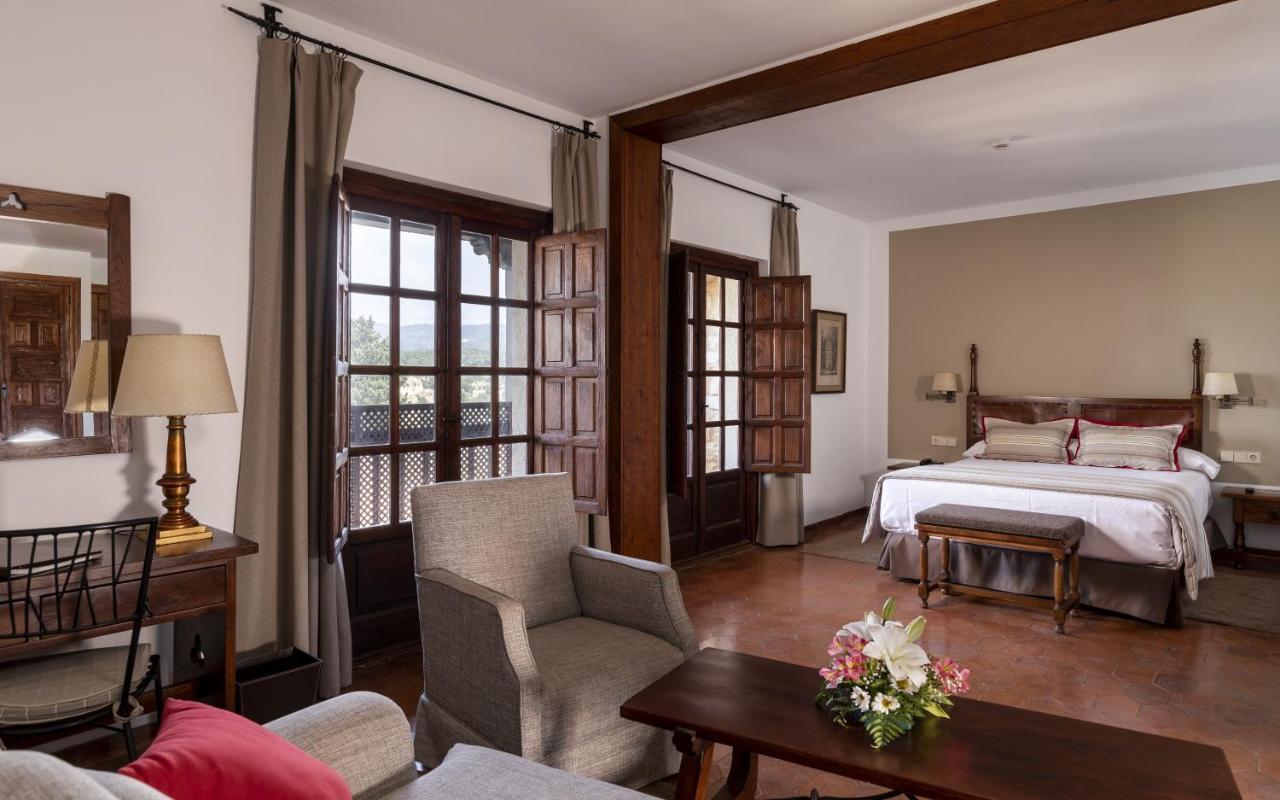 Parador De Tortosa Bagian luar foto