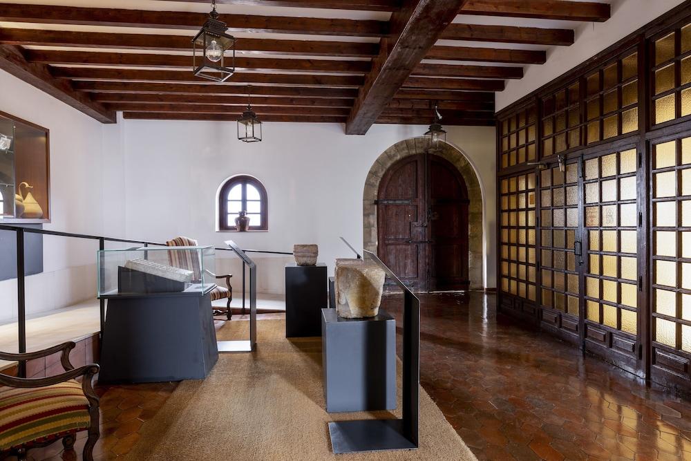 Parador De Tortosa Bagian luar foto