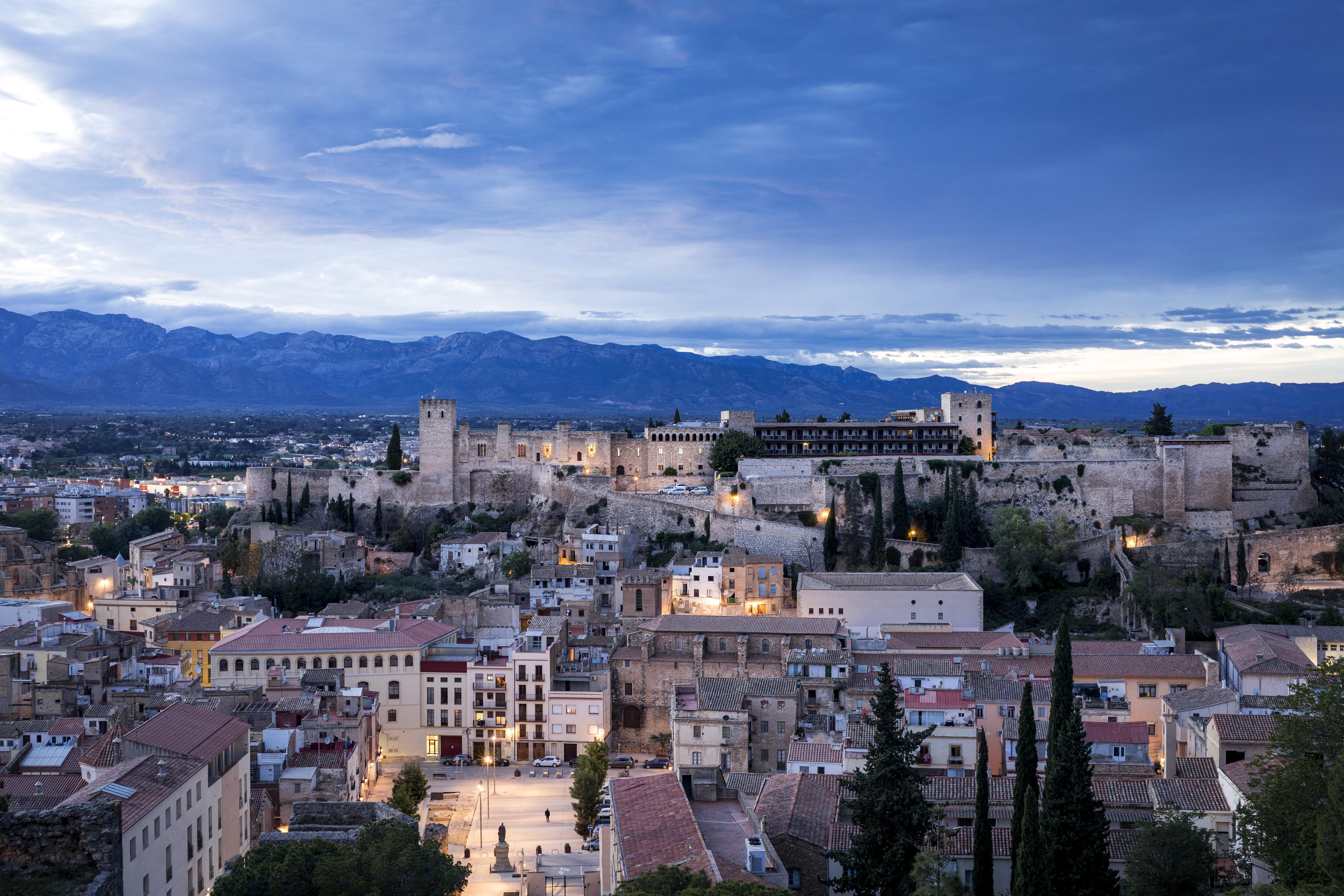 Parador De Tortosa Bagian luar foto