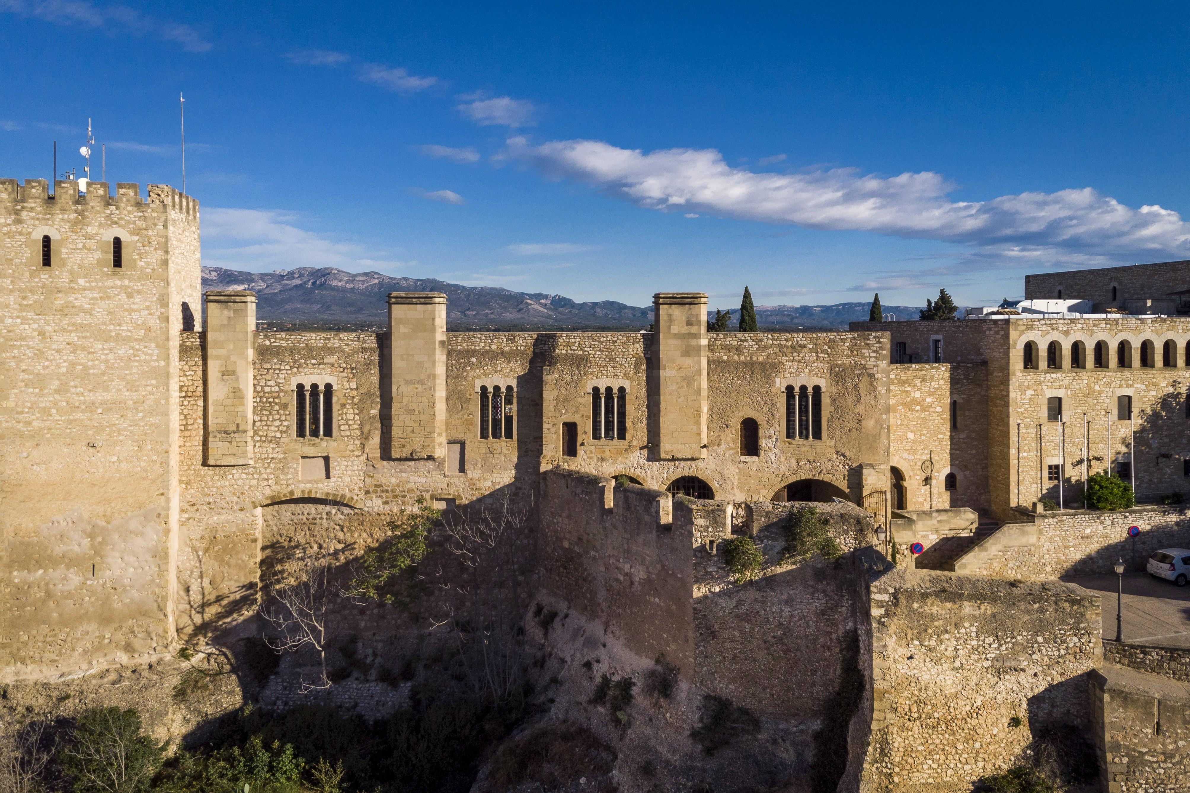 Parador De Tortosa Bagian luar foto