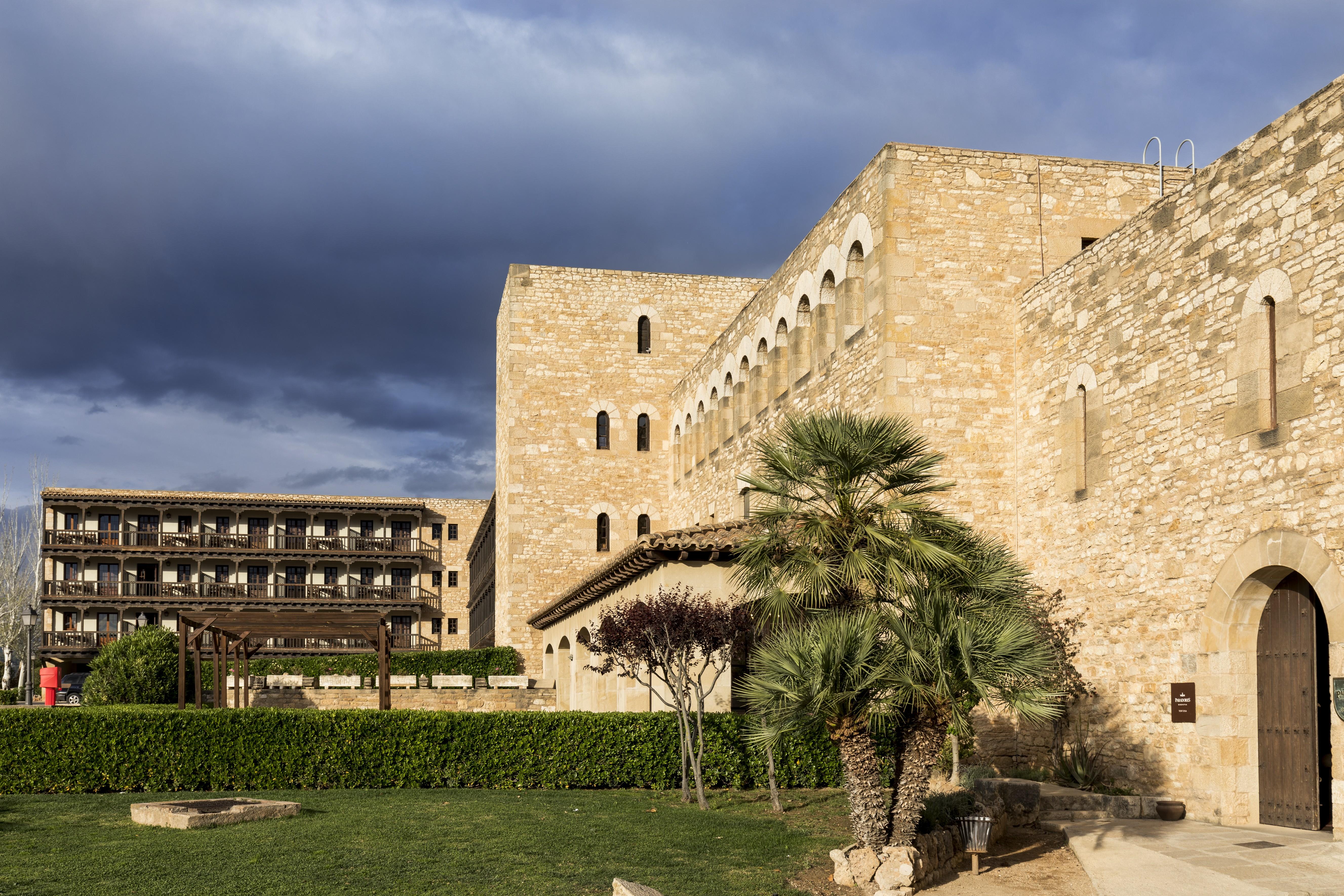 Parador De Tortosa Bagian luar foto