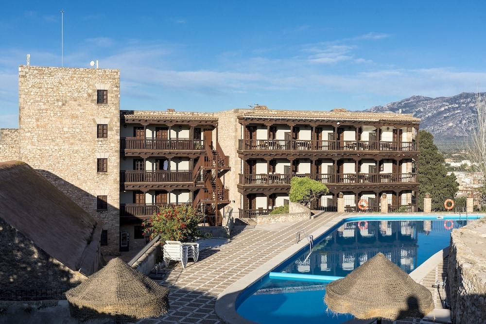 Parador De Tortosa Bagian luar foto