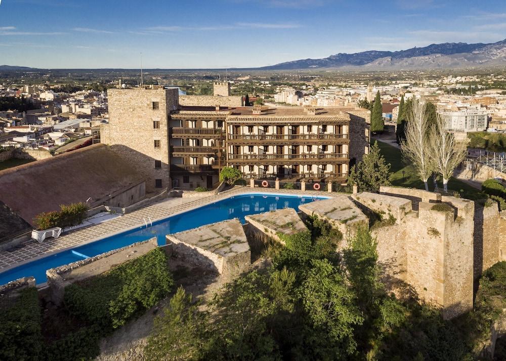 Parador De Tortosa Bagian luar foto