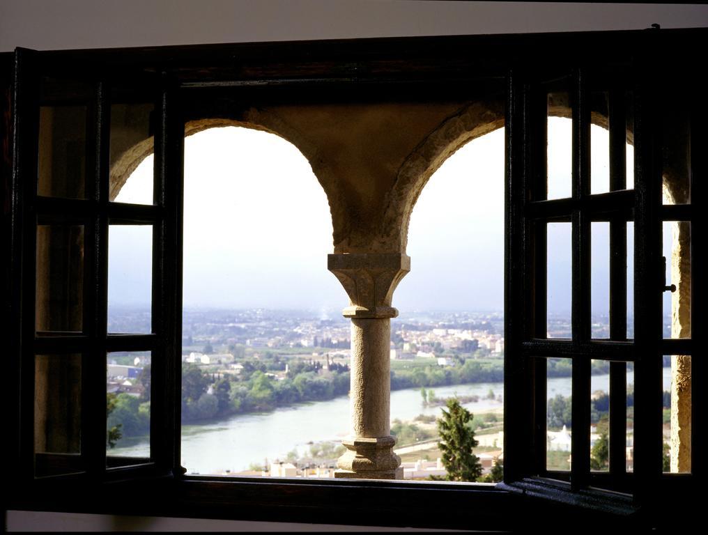 Parador De Tortosa Bagian luar foto