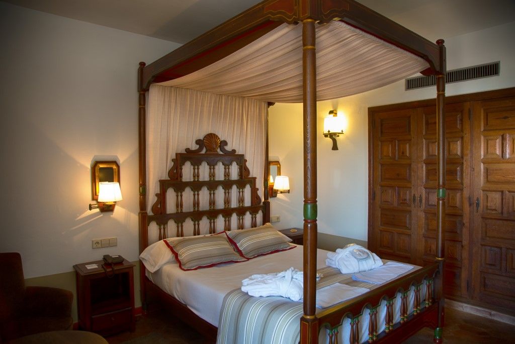 Parador De Tortosa Bagian luar foto