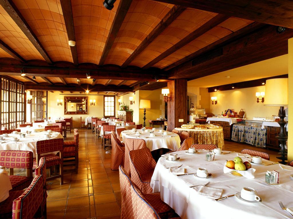 Parador De Tortosa Bagian luar foto