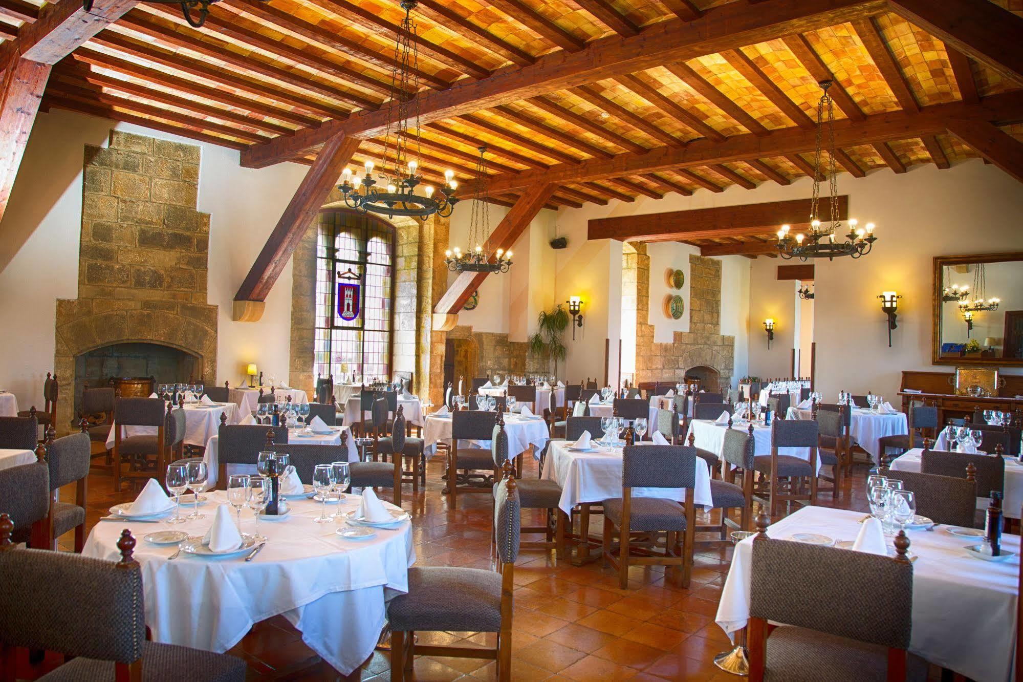 Parador De Tortosa Bagian luar foto