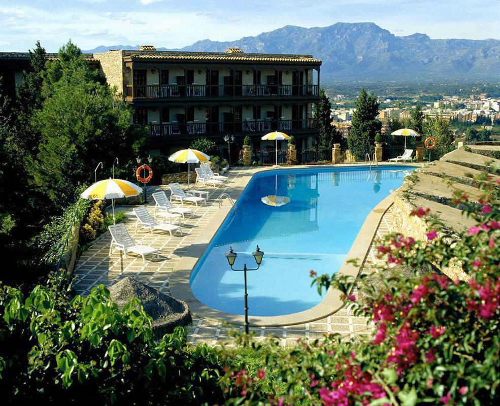 Parador De Tortosa Bagian luar foto