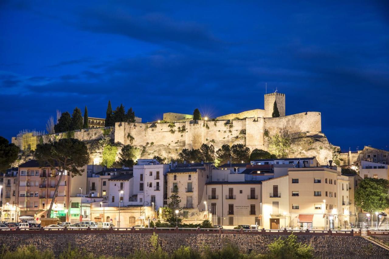 Parador De Tortosa Bagian luar foto