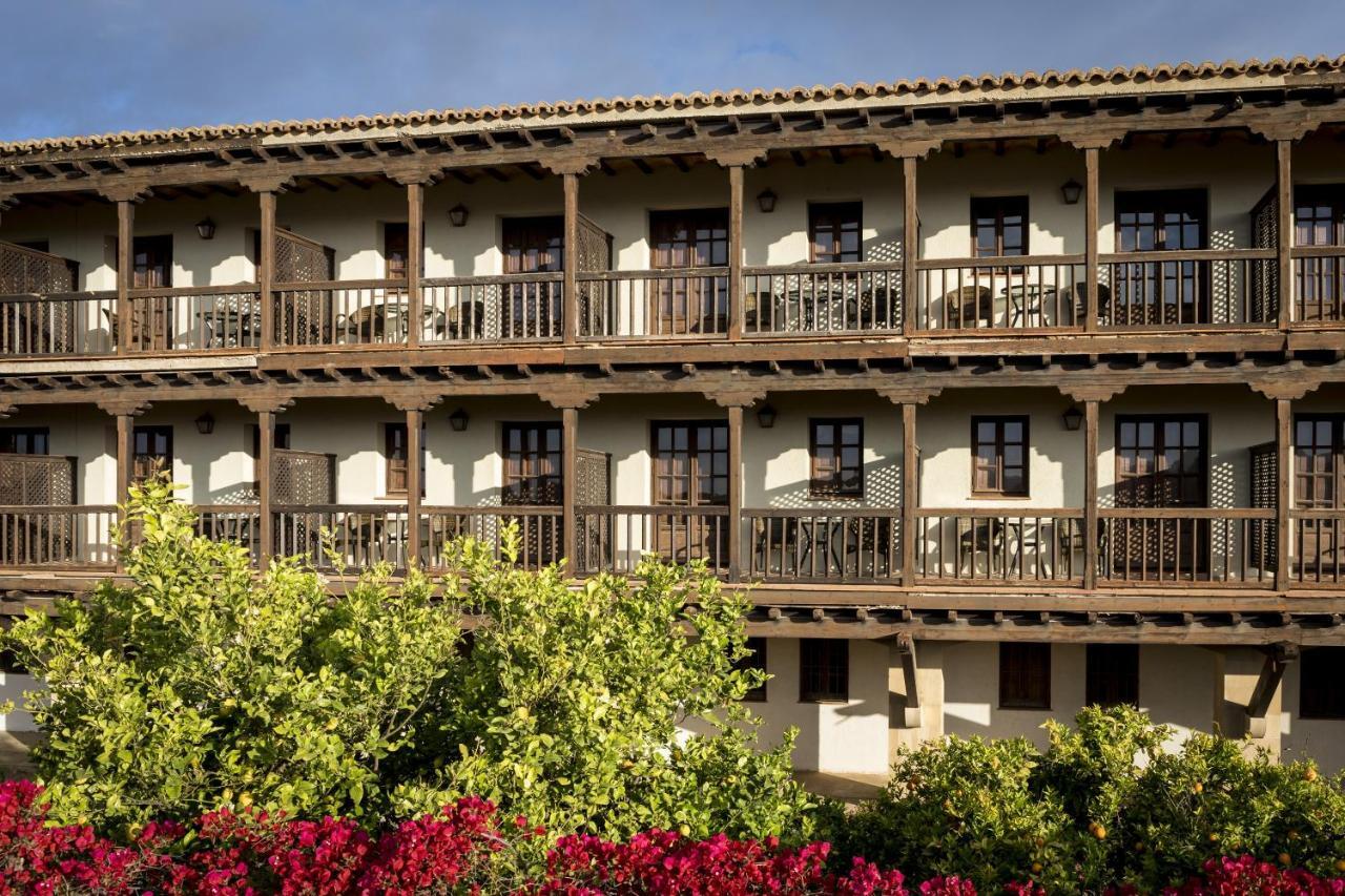 Parador De Tortosa Bagian luar foto