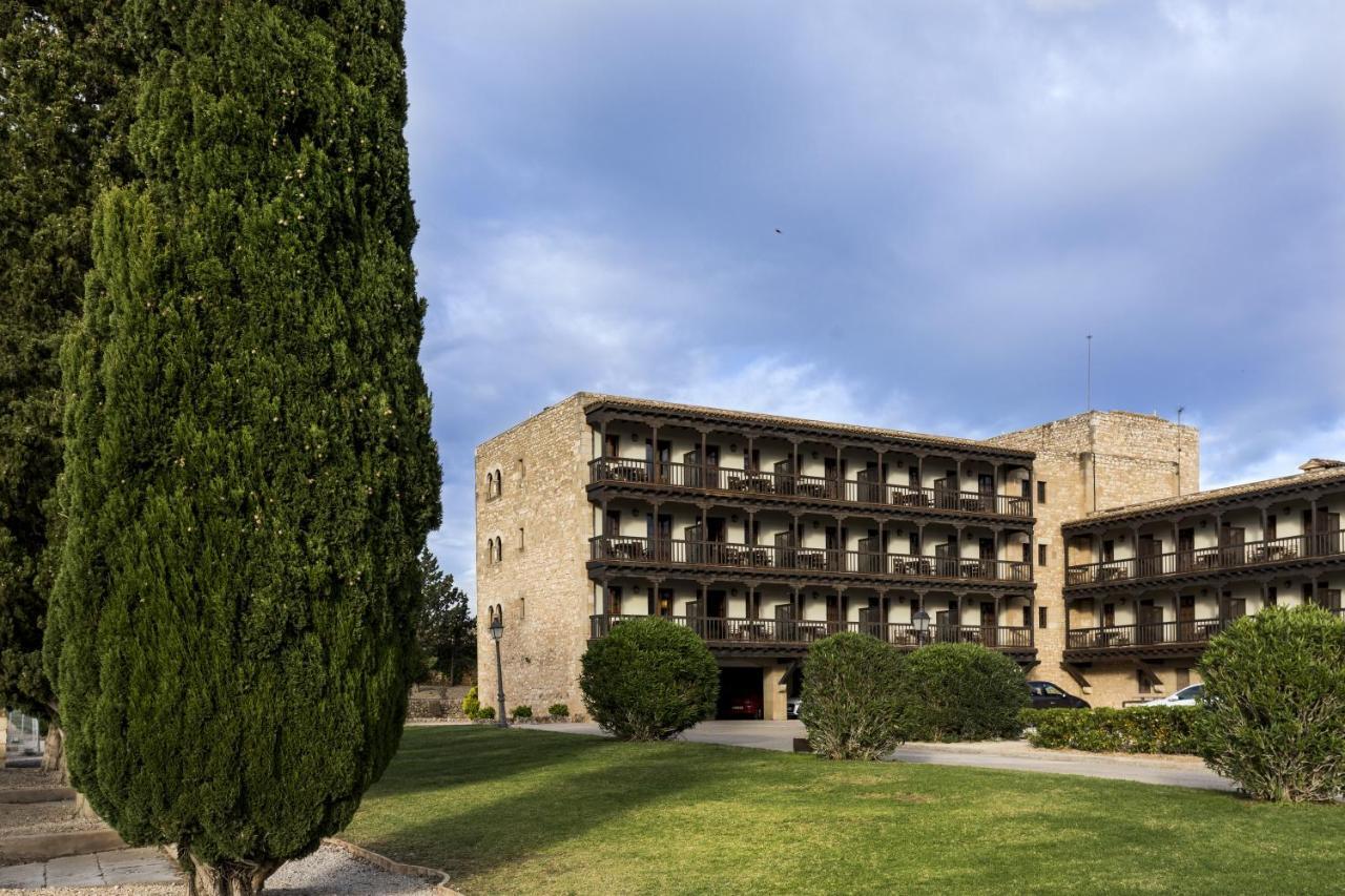 Parador De Tortosa Bagian luar foto