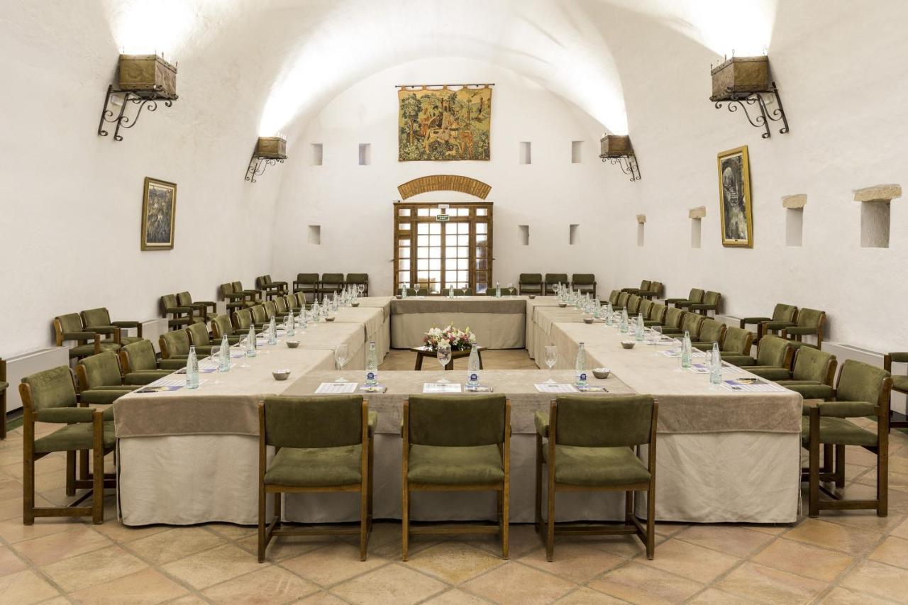 Parador De Tortosa Bagian luar foto