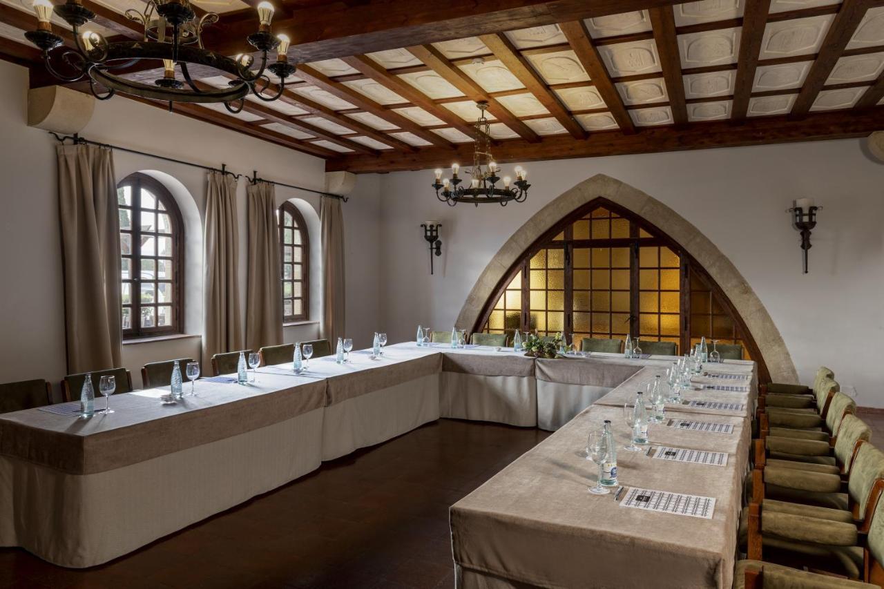 Parador De Tortosa Bagian luar foto