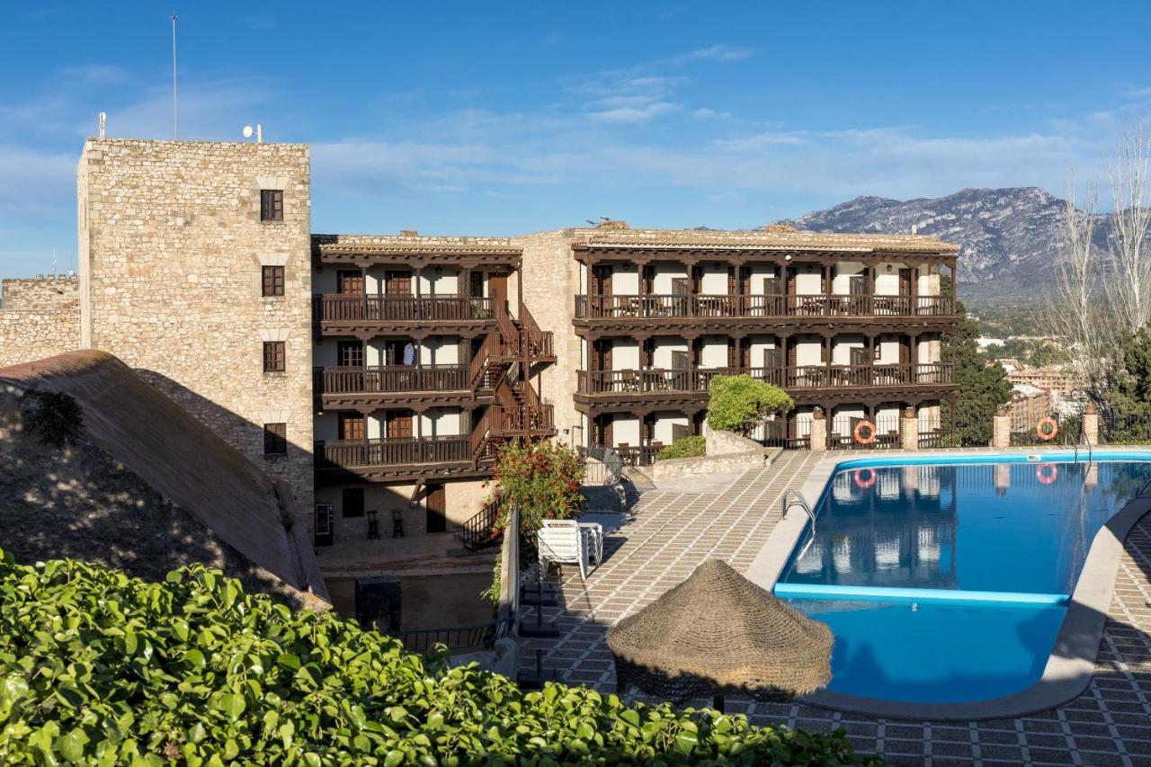 Parador De Tortosa Bagian luar foto