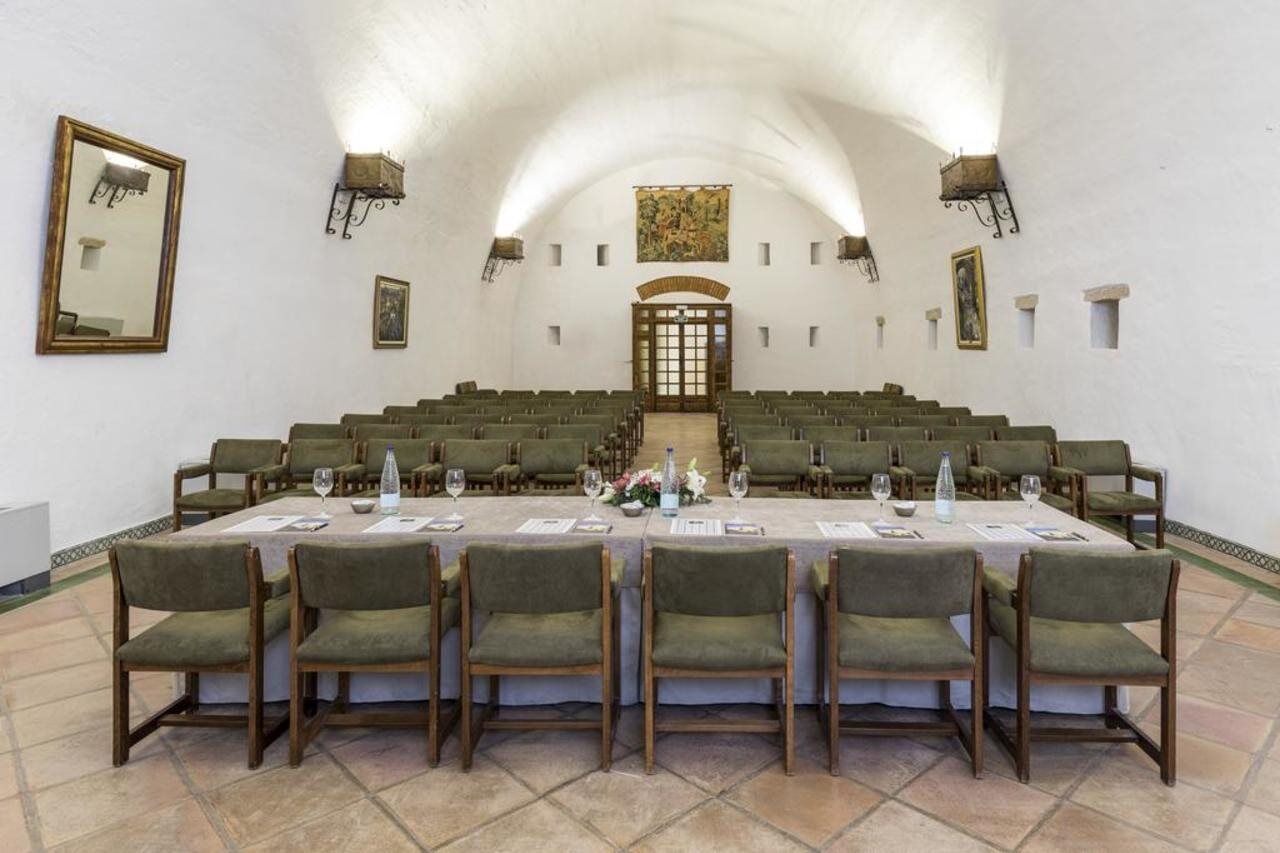 Parador De Tortosa Bagian luar foto